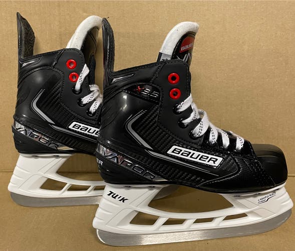 New Bauer Vapor X3.5 Hockey Skates Sz. 3D