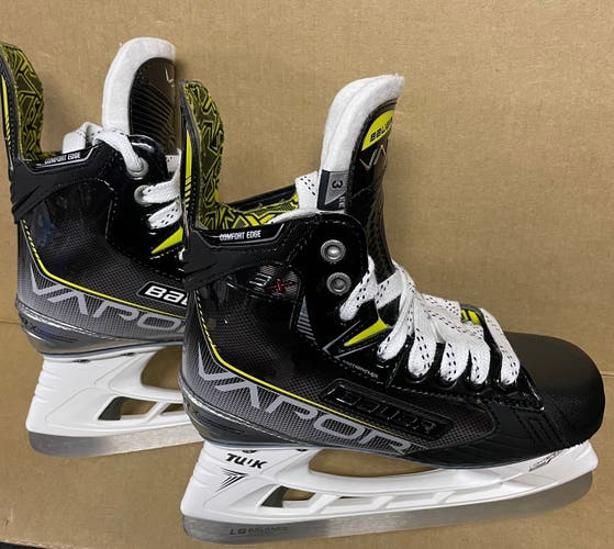 New Bauer Vapor 3X Hockey Skates Sz. 3EE