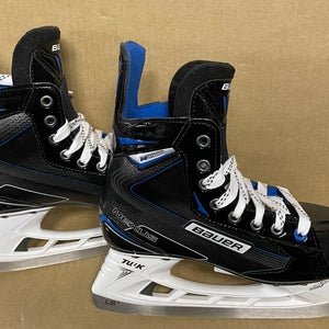 New Bauer Nexus N2900 Hockey Skates Sz. 4D