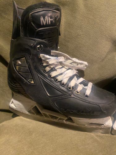 Used True 8 Pro Custom Hockey Skates