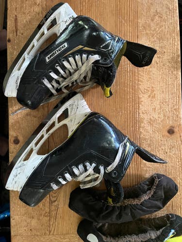 Used Senior Bauer Supreme Matrix Hockey Skates Regular Width 7.5