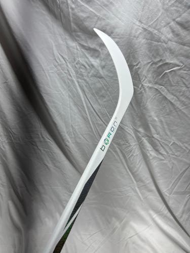 New Bauer Right Handed P28 Proto R 70 Flex ***FREE SHIPPIING TO US*** (2nd Available)