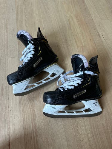 Used Intermediate Bauer Size 5.5 Supreme 2S Pro Hockey Skates