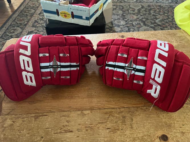 Used Bauer NBHPRO Gloves 15"