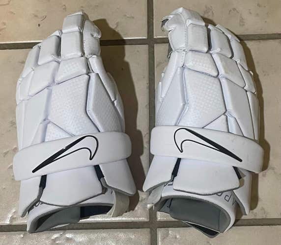 Used Nike Nike Vapor Pro Lacrosse Goalie Gloves Goalie Gloves 12"