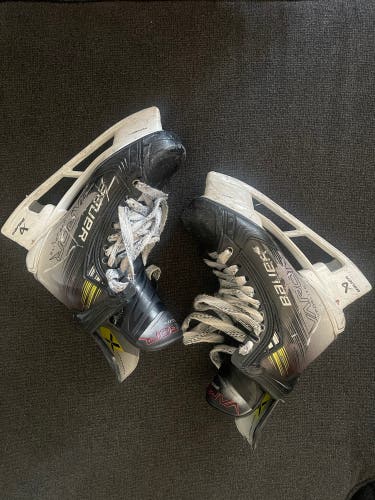 Used Bauer  8 Vapor Hyperlite 2 Hockey Skates