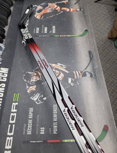 New 2 Pack Bauer Hyperlite 2 Pro Stock - RH, 70 Flex, P28