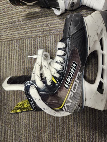 Used Bauer Vapor 3X Hockey Skates Extra Wide Width Size 2.5 o