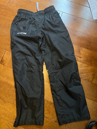 CCM Youth Medium warm up pants - BLACK