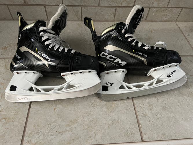 Used CCM AS-V Hockey Skates Intermediate Size 6