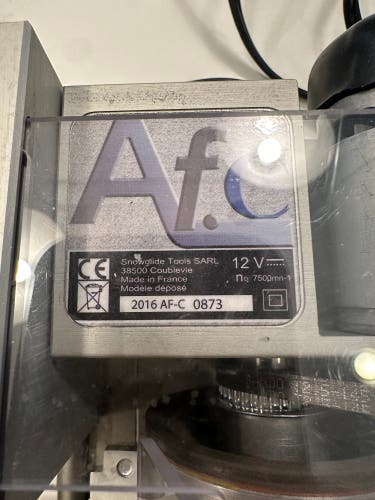 Snowglide ski sharpener