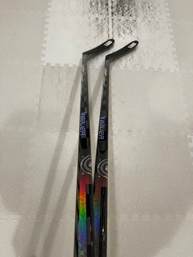 New Intermediate Bauer Right Handed P28  Proto-R Hockey Stick