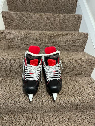 Used Senior Bauer Regular Width  8 Vapor X500 Hockey Skates