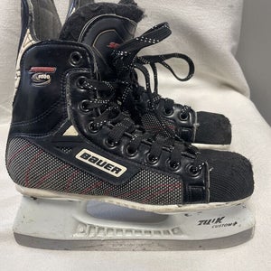 Junior Size 4 Bauer Supreme 3000 Ice Hockey Skates