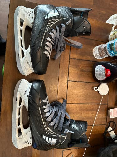 Used Senior True Regular Width  6.5 SVH Hockey Skates