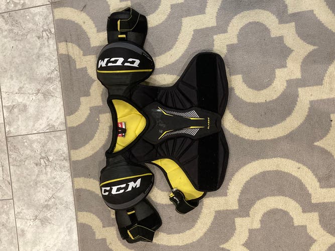 CCM Supertacks Shoulder pads