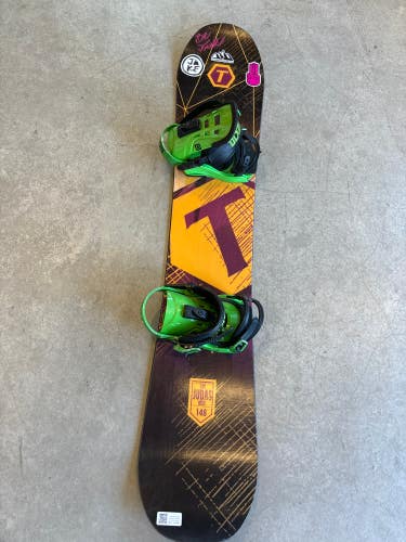 Used Torque The Judas Kiss 148cm Women's Snowboard With Union Bindings