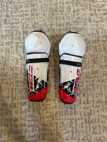 CCM JETSPEED FT4 PRO HOCKEY SHIN GUARDS