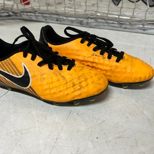 Orange Used Men's 2.5 Youth Nike Jr magista ola II FG Cleats