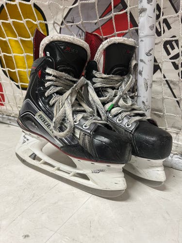 Used Intermediate Bauer Regular Width  6 Vapor X800 Hockey Skates