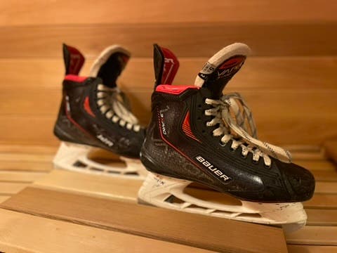 Used Intermediate Bauer Vapor 3X Pro Hockey Skates Size 5.5