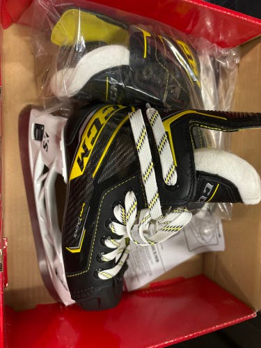 New CCM Regular Width Size 1.5 Tacks Hockey Skates