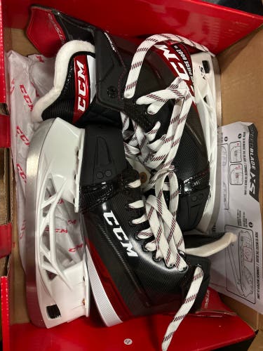 New CCM Regular Width Size 4.5 JetSpeed FT485 Hockey Skates