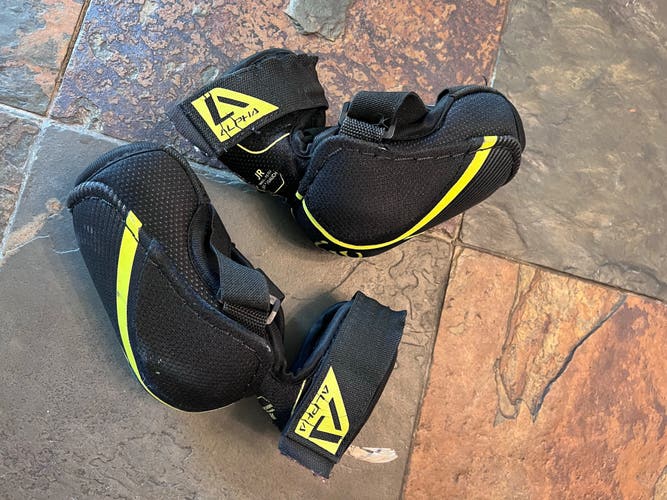 Used Small Warrior Alpha DX5 Elbow Pads