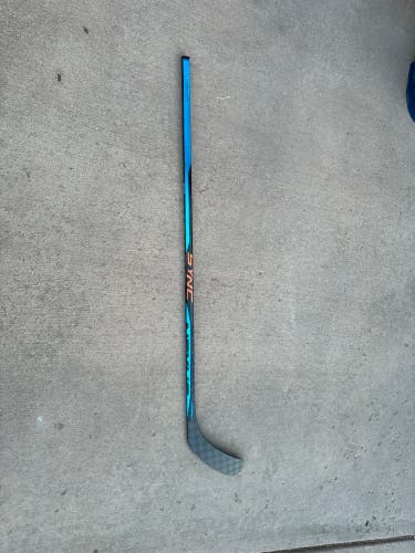 New Intermediate Bauer Right Handed P92 Nexus Sync Hockey Stick