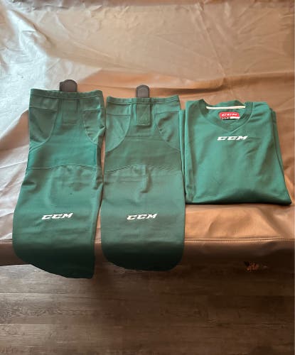 CCM 6000 Series Senior Green Practice Socks & Large Jersey