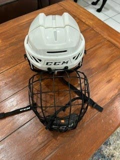 Used Medium CCM Fitlite 3DS Helmet w/black face cage