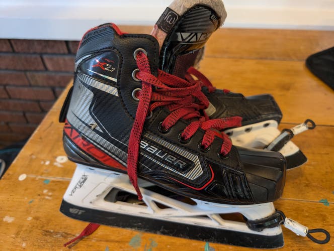 Used Junior Bauer Vapor X2.7 Hockey Goalie Skates Size 3.5