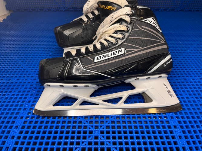 Hockey goalie skates