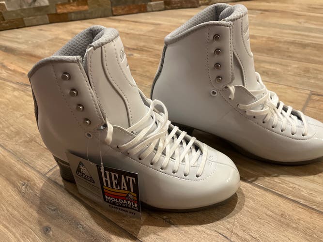 New Jackson Debut Figure Skates 9.5 W