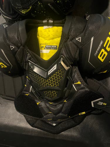 Used Junior Medium Bauer  Supreme 3S Shoulder Pads