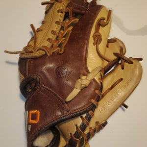 Used Nokona Right Hand Throw Infield Alpha S-200 Youth Baseball Baseball Glove 11.25"