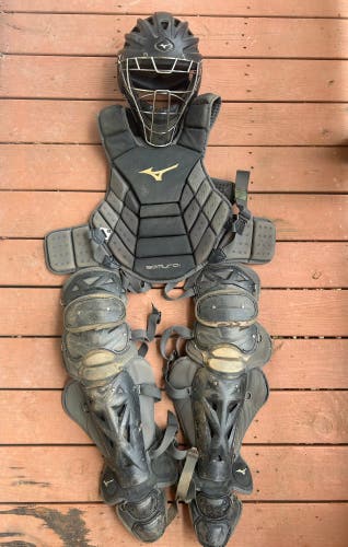 Used  Mizuno Samurai Catcher's Set