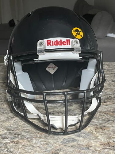 Youth Small Riddell Victor Helmet