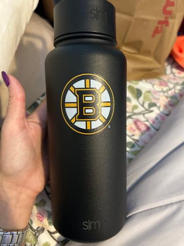 NHL Bruins 32 oz Quencher water bottle