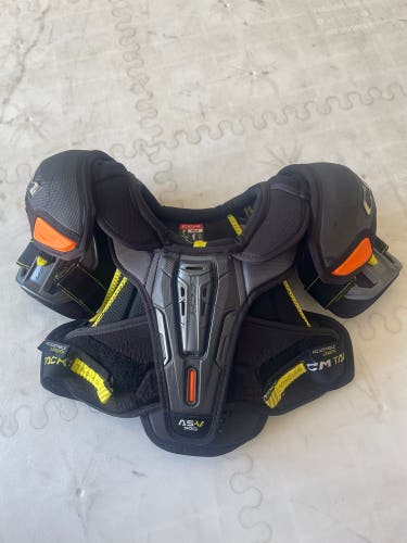 Ccm AS-V Pro Shoulder Pads Junior Medium