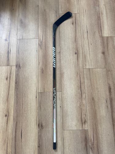 Used Junior Bauer Right Handed P92 Vapor Hyperlite Hockey Stick