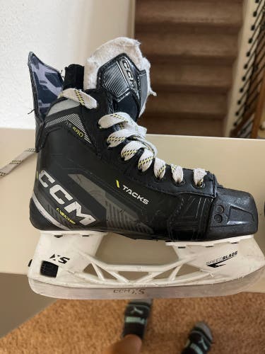 Junior size 2-CCM TACKS