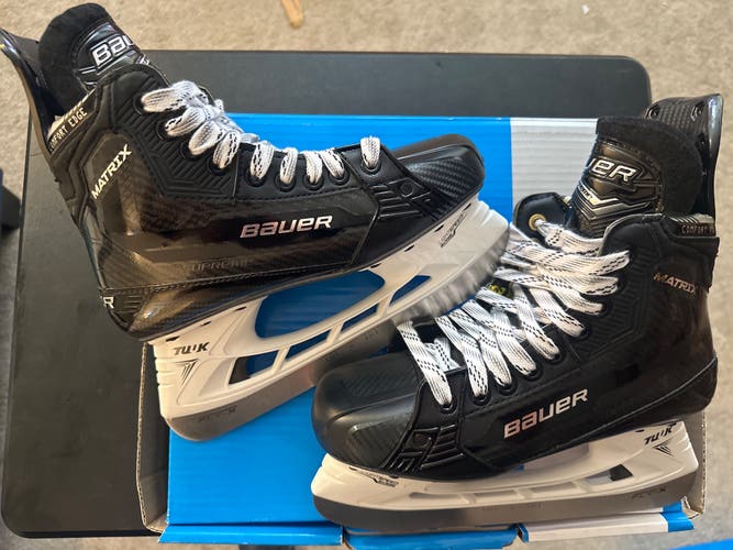 New Intermediate Bauer Size 5 Supreme Matrix Hockey Skates