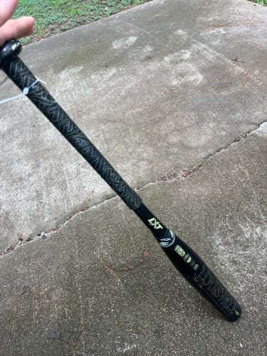 Black Used Louisville Slugger LXT Bat (-10) Composite 21 oz 31"