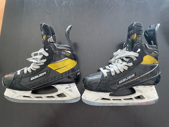 Used Intermediate Bauer  Size 5.5 Supreme UltraSonic Hockey Skates