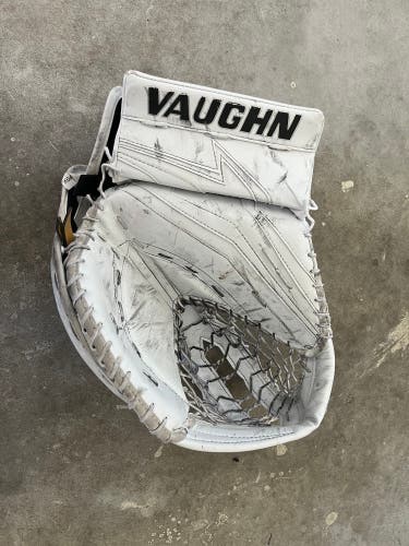 Vaughn V9 Goalie glove