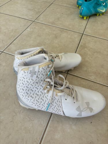 White Used Size 5.0 (Women's 6.0) Adult Women's Under Armour High Top Molded Cleats