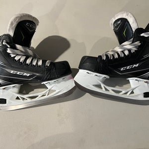 Used Junior Size 1 CCM RibCor 76K Hockey Skates