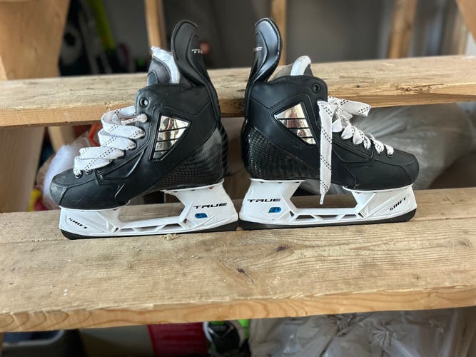 New Junior True Regular Width  Size 3.5 Pro Custom Hockey Skates