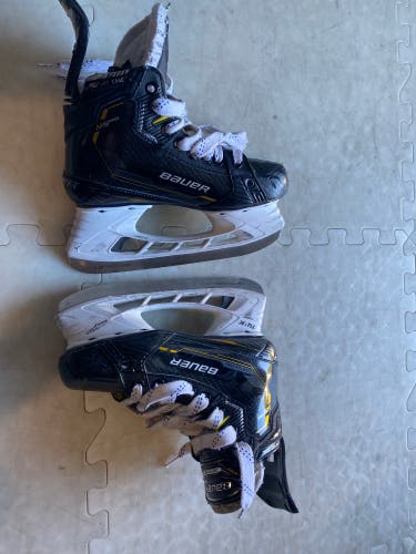 Used Junior Bauer Regular Width Size 3 Supreme M5 Pro Hockey Skates